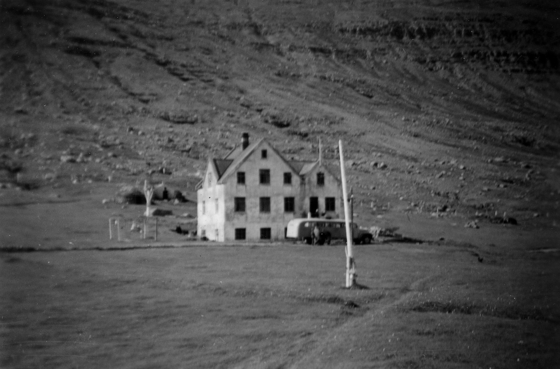 Thad voru aaetlunarferdir i gegnum Vidfjord til Akureyrar 4
