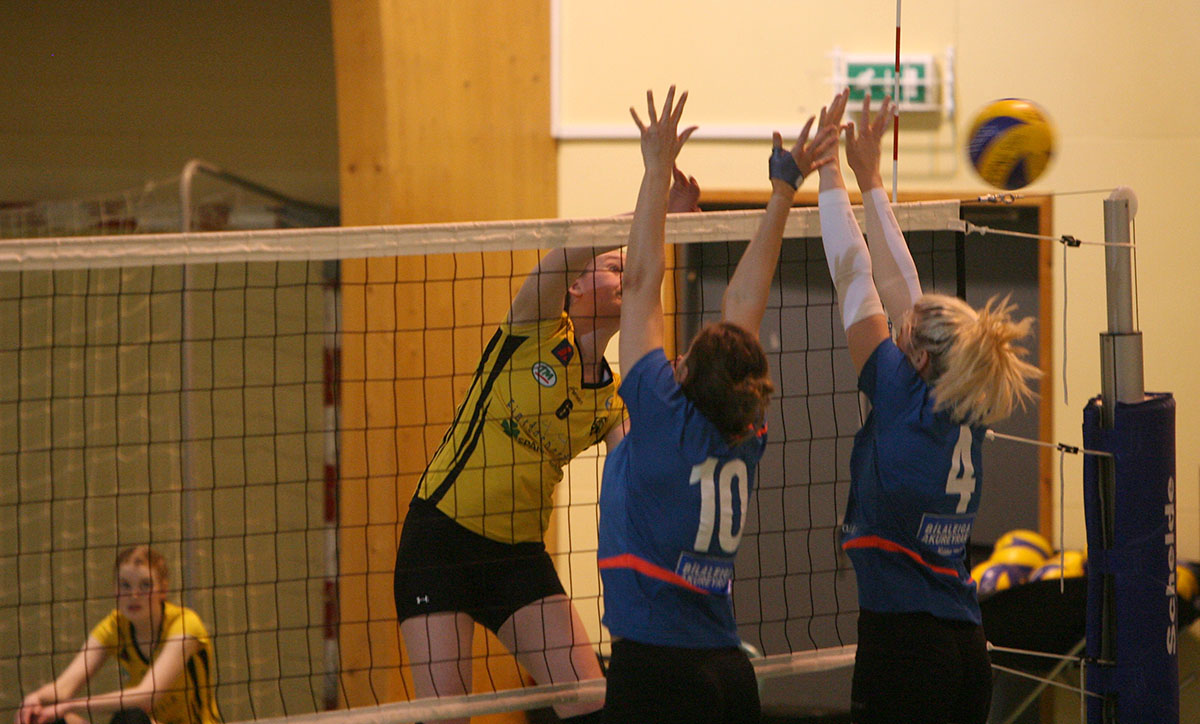 Blak Throttur Hk Kvk April16 0153 Web