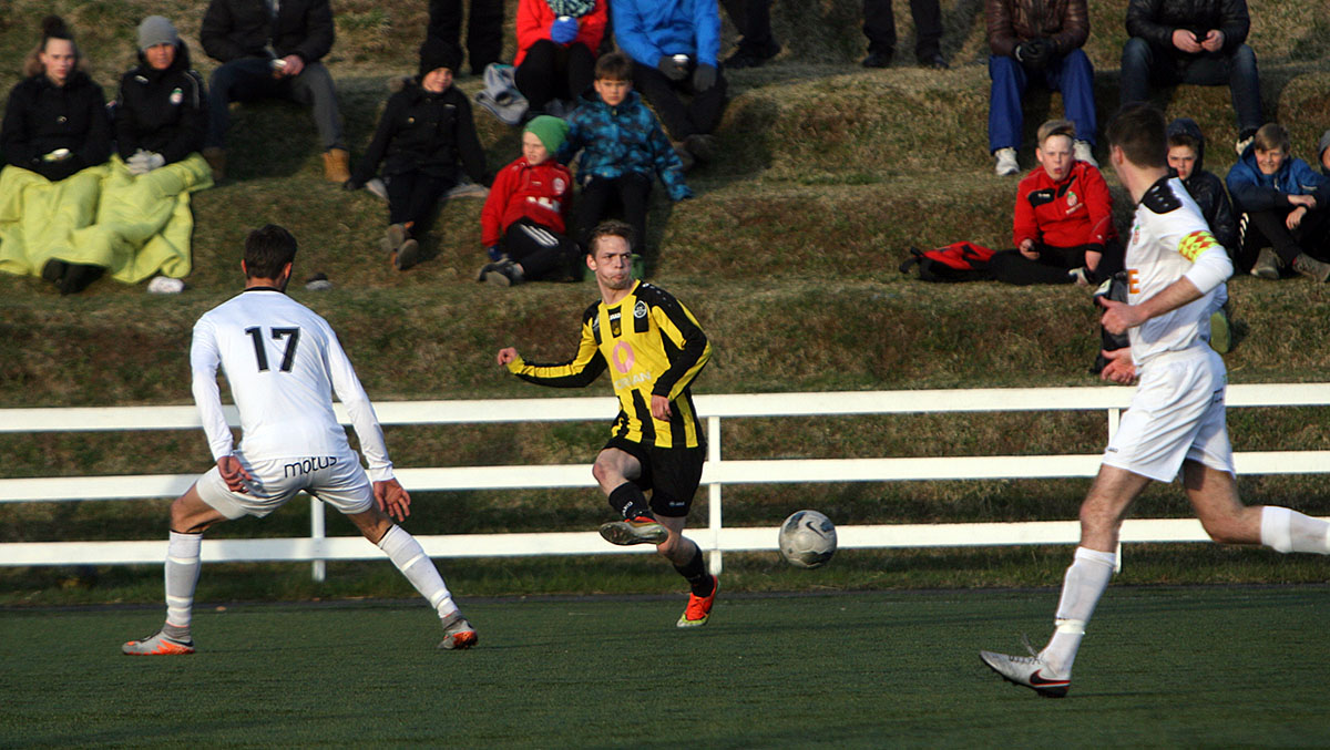 Fotbolti Hottur Huginn Mai16 0001 Web